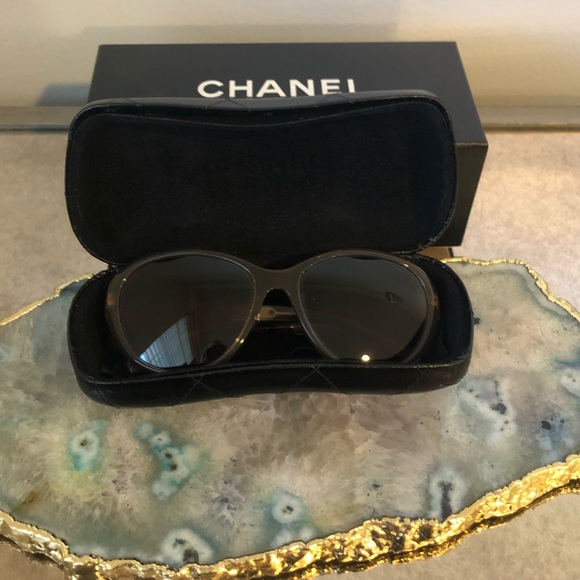 ✨⚜️Gorgeous Chanel Flower Sunglasses ⚜️✨ - Picture 9 of 10